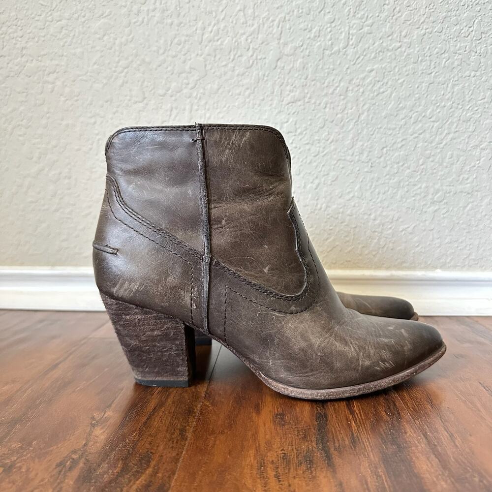 FRYE Renee Seam Short Boots Taupe Leather Pointed Toe Distressed